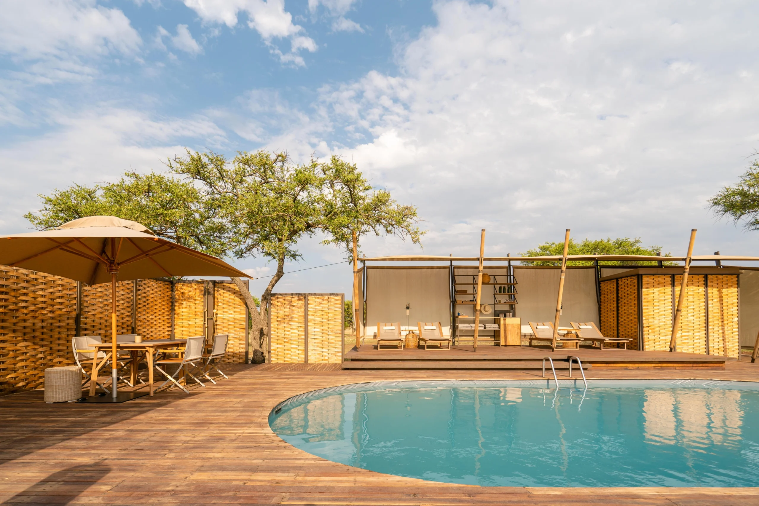 sabora_main_pool_and_deck_area_late_afternoon_sun_osse_sinare_1 Four seasons safari lodge serengeti